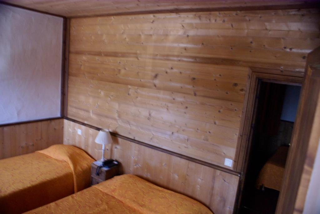 Le Relais De L'Abbaye Hotel Tournus Room photo