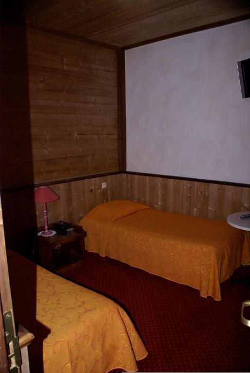 Le Relais De L'Abbaye Hotel Tournus Room photo