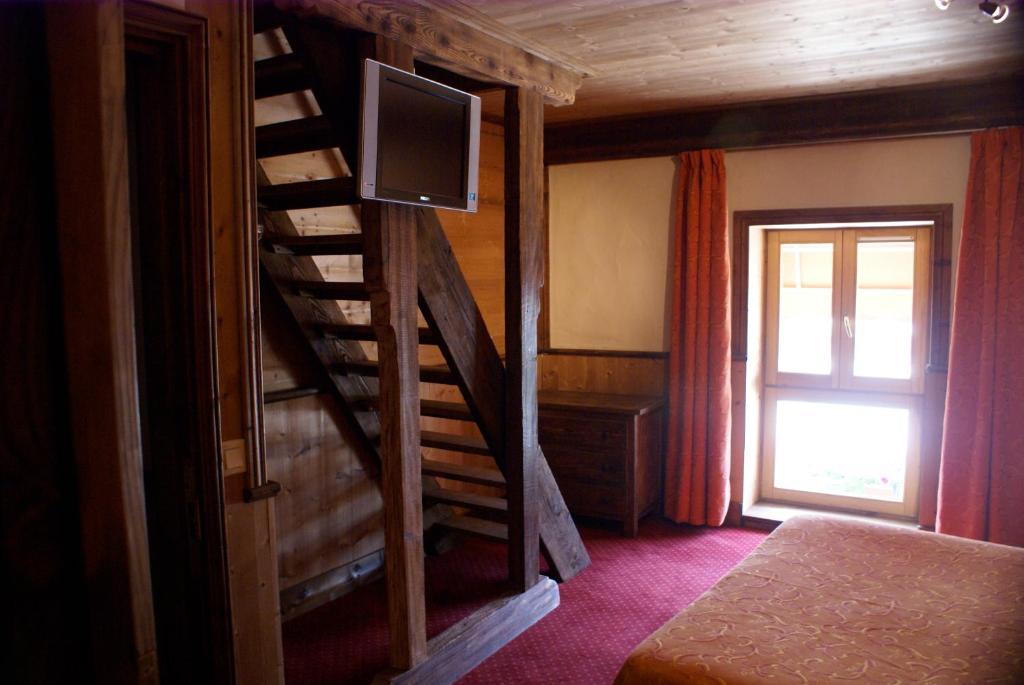 Le Relais De L'Abbaye Hotel Tournus Room photo