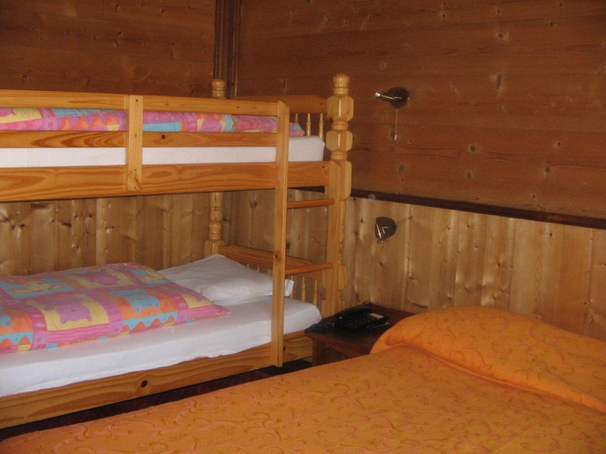 Le Relais De L'Abbaye Hotel Tournus Room photo